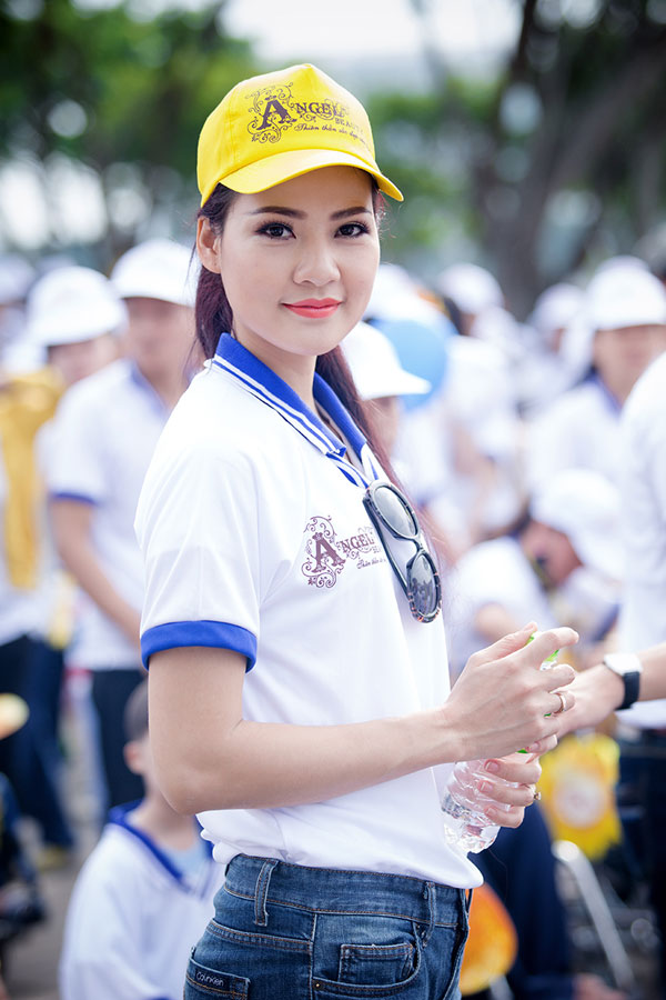 Hoa hậu Trần Thị Quỳnh đi bộ vì người khuyết tật Việt Nam 17
