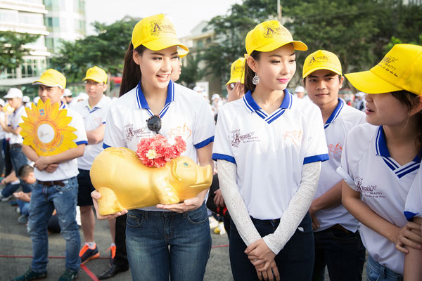 Hoa hậu Trần Thị Quỳnh đi bộ vì người khuyết tật Việt Nam 5