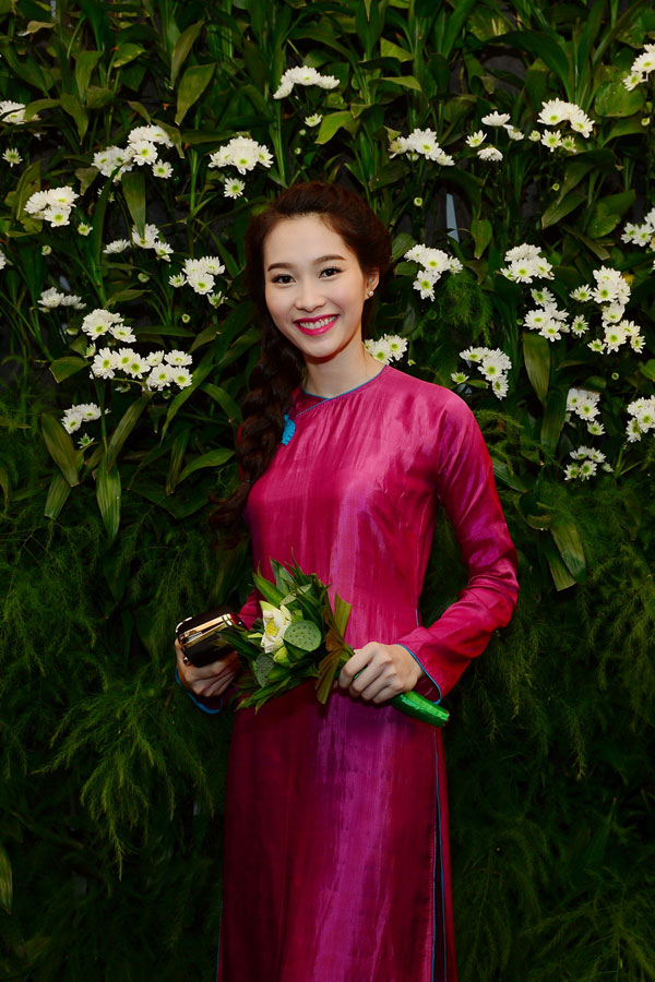 Hoa hậu Việt Nam Đặng Thu Thảo ngày càng gầy nhom 2