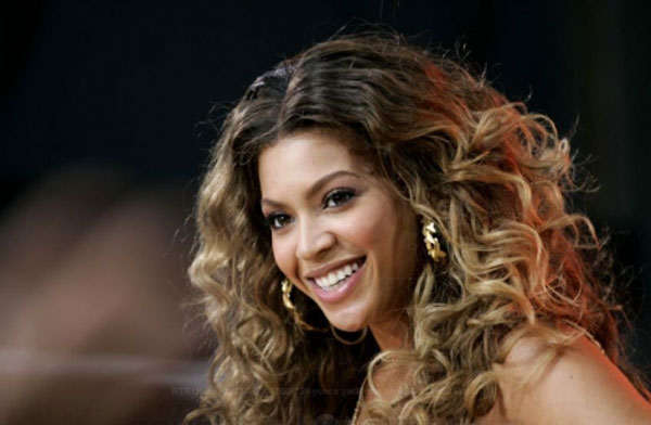 Album mới của Beyonce bán chạy nhất lịch sử iTunes