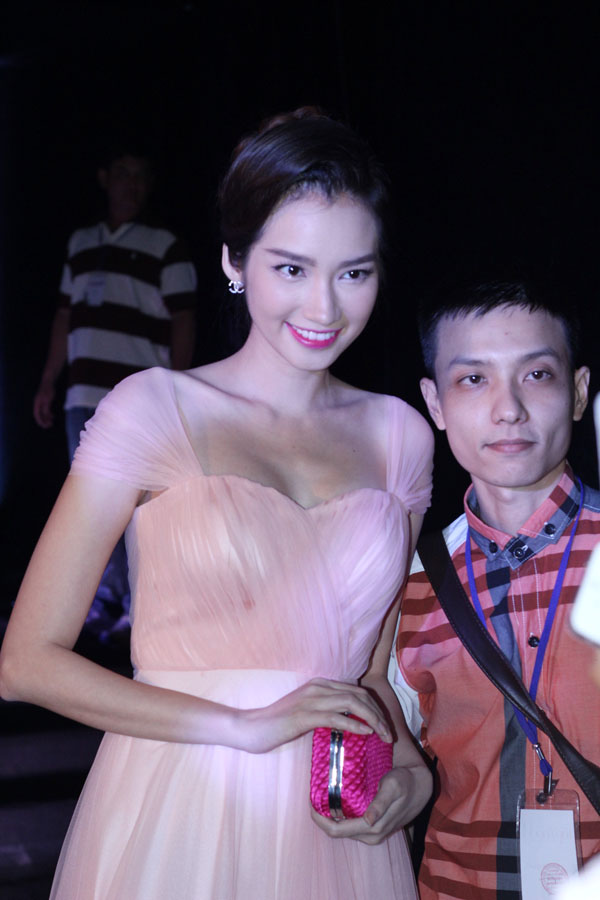 Hồ Ngọc Hà bốc lửa trên sân khấu Vietnam’s Next Top Model 2013 17