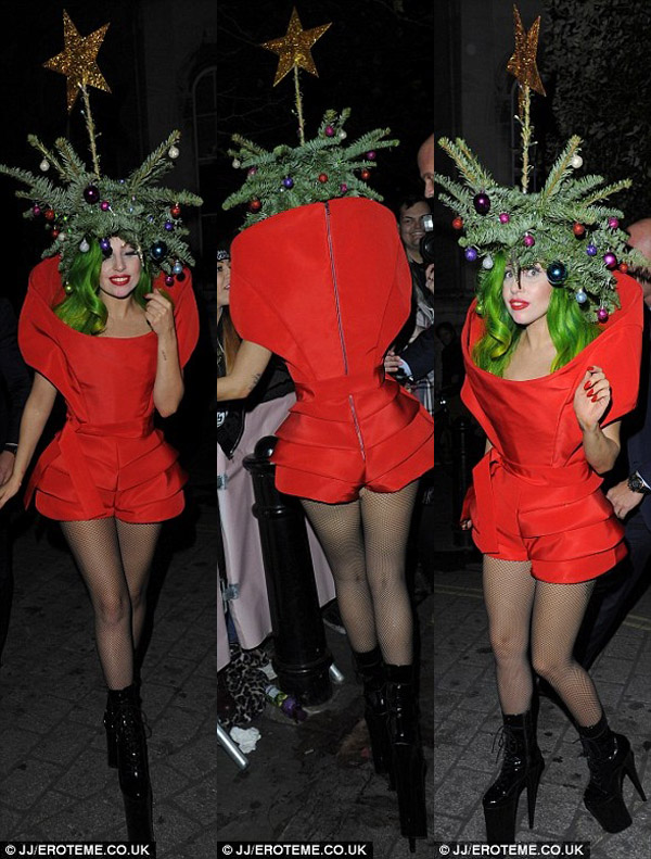 Lady Gaga biến thành cây thông mừng giáng Sinh 11