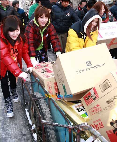 T-ara và SPEED tích cực làm từ thiện trước Tết