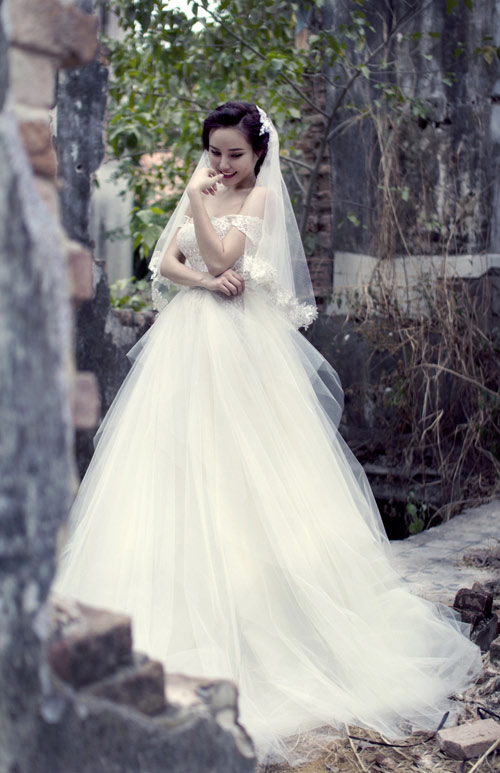Vy Oanh xinh đẹp và dịu dàng trong trang phục cô dâu 4