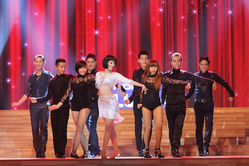 Khánh Thi sexy trong đêm ra mắt Bước nhảy hoàn vũ 2013 2