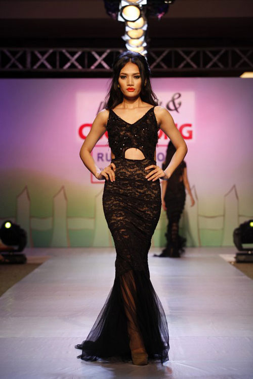 Hoa hậu Dương Mỹ Linh tự tin trình diễn thời trang 16