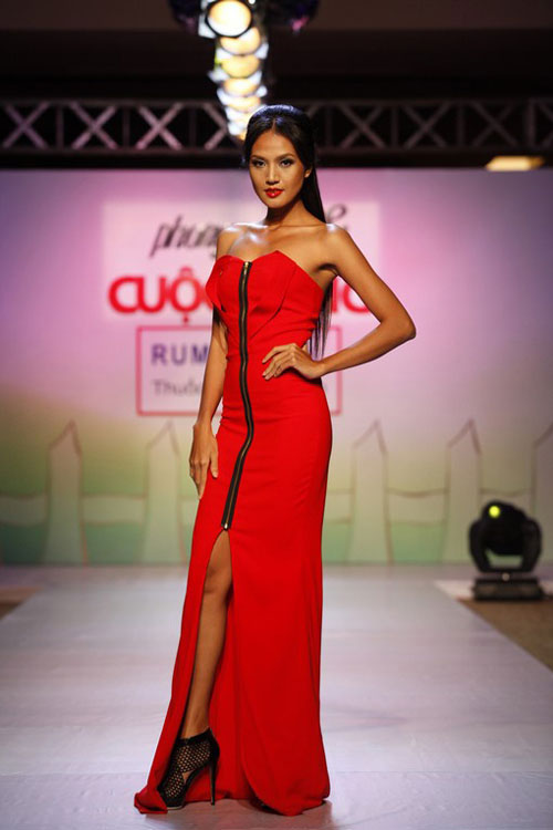 Hoa hậu Dương Mỹ Linh tự tin trình diễn thời trang 19