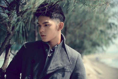 V.Music thẩn thờ tr&ecirc;n biển 11