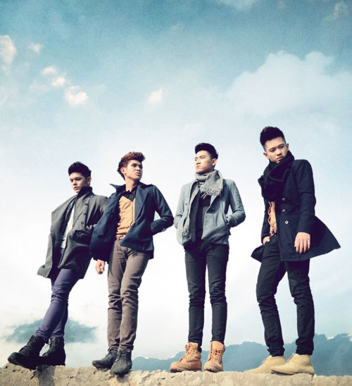 V.Music thẩn thờ tr&ecirc;n biển 14