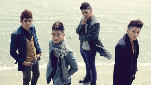 V.Music thẩn thờ tr&ecirc;n biển 15