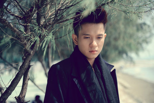 V.Music thẩn thờ tr&ecirc;n biển 16