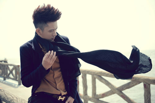 V.Music thẩn thờ tr&ecirc;n biển 17