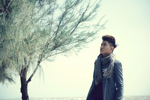 V.Music thẩn thờ tr&ecirc;n biển 4