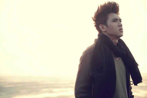 V.Music thẩn thờ tr&ecirc;n biển 8