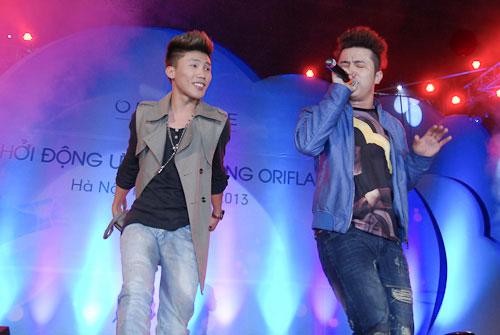 Ho&agrave;ng Th&ugrave;y Linh ren xuy&ecirc;n thấu, g&acirc;y sốt c&ugrave;ng m&agrave;n vũ đạo hoang d&atilde; 17