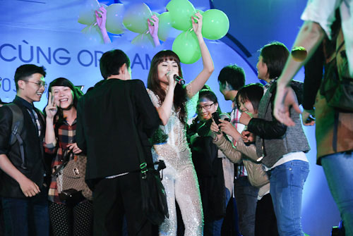 Ho&agrave;ng Th&ugrave;y Linh ren xuy&ecirc;n thấu, g&acirc;y sốt c&ugrave;ng m&agrave;n vũ đạo hoang d&atilde; 10