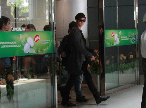 Hotboy Kim Bum "đẹp hơn hoa" trên đất Việt