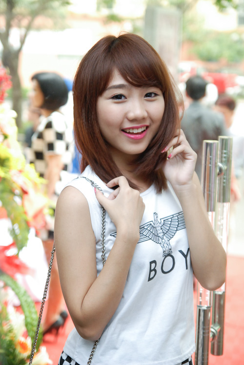 Thu Trang – quán quân miss teen 2012 khoe vẻ đẹp tuổi 18