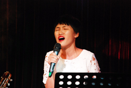 Nữ ca sĩ Nguyên Hà, một trong những ca sĩ Underground được Quốc Bảo khám phá và thực hiện album Địa Đàng 2