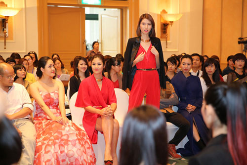 Hoa hậu Ngọc Hân khoe tài thiết kế tại Tuần lễ thời trang thu đông 2013 2