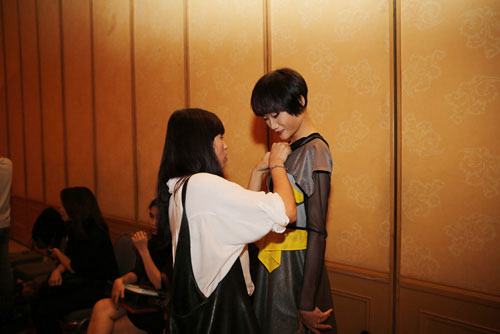 Hoa hậu Ngọc Hân khoe tài thiết kế tại Tuần lễ thời trang thu đông 2013 8