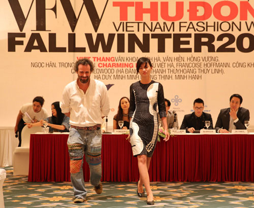 Hoa hậu Ngọc Hân khoe tài thiết kế tại Tuần lễ thời trang thu đông 2013 9
