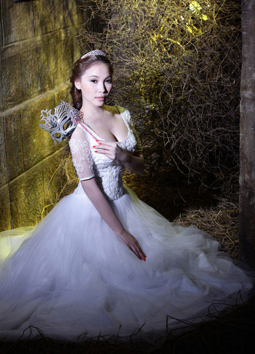 Quỳnh Thư đẹp thanh khiết với váy cô dâu trắng tinh khôi 9