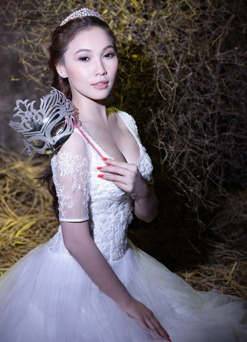 Quỳnh Thư đẹp thanh khiết với váy cô dâu trắng tinh khôi 10
