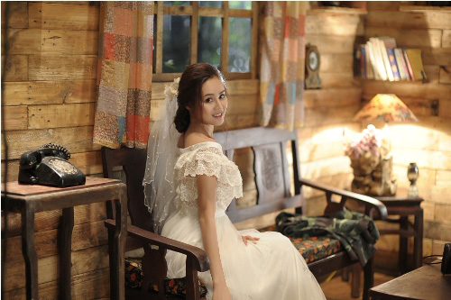 Ngắm cô dâu Vy Oanh gợi cảm trong MV mới