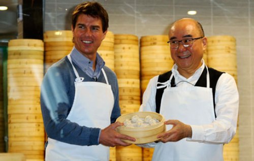 Tom Cruise làm bánh bao, đạp đá ở Đài Loan 