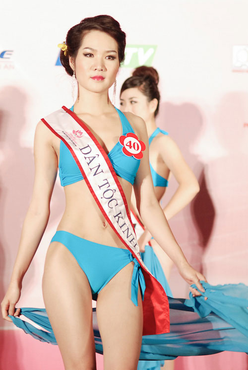 Hoa hậu biển Nguyễn Thị Loan khoe dáng sexy giữa dàn người đẹp diện bikini 18