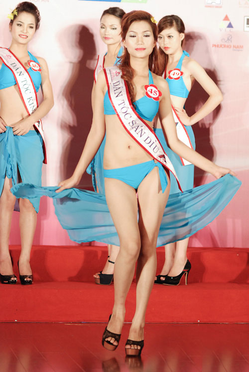 Hoa hậu biển Nguyễn Thị Loan khoe dáng sexy giữa dàn người đẹp diện bikini 19