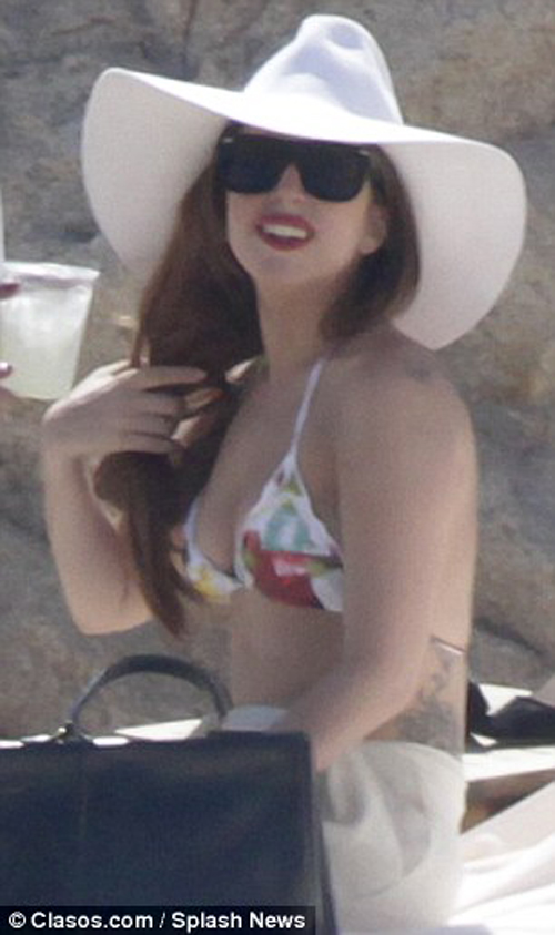 Lady Gaga rạng ngời trước ống kính 4