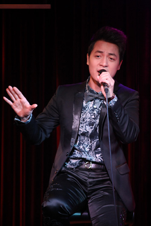 Đăng Khôi trình diễn một ca khúc của Trương Lê Sơn