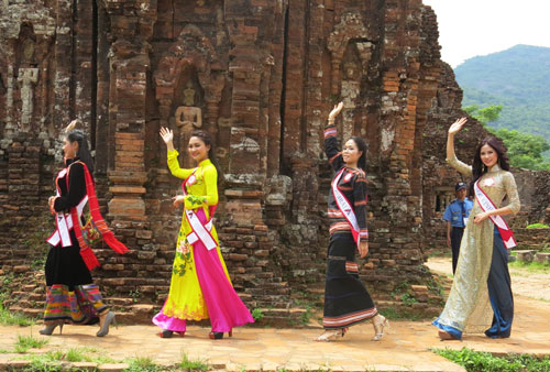 Hoa hậu các dân tộc Việt Nam quảng bá di sản thế giới 17