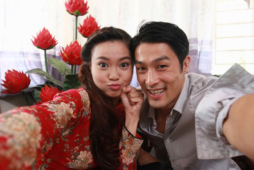 Thái Hòa và Johnny Trí Nguyễn nhí nhố trên phim trường 17