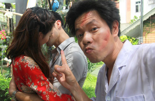Thái Hòa và Johnny Trí Nguyễn nhí nhố trên phim trường 10