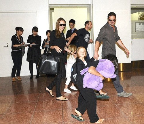 Gia đình Pitt-Jolie đến Nhật để quảng bá bộ phim Chiến tranh thế giới Z của Brad 1