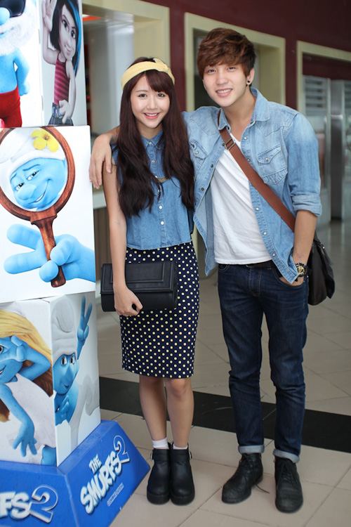 Cặp hot teen Quỳnh Anh Shyn và Bê Trần trong trang phục giản dị đi xem phim cùng nhau