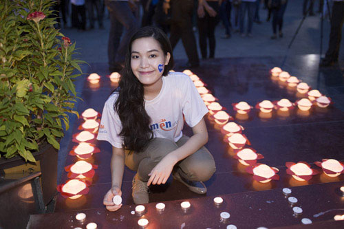 Hoa hậu Thùy Dung thắp hương tưởng niệm các anh hùng 4