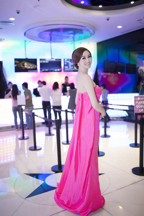 Khánh My đẹp nổi bật ra mắt Váy hồng tầng 24 4