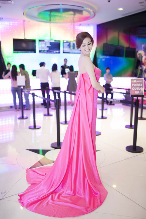 Khánh My đẹp nổi bật ra mắt Váy hồng tầng 24 5