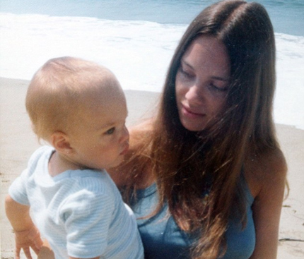 Angelina Jolie lộ ảnh hiếm thời ấu thơ6