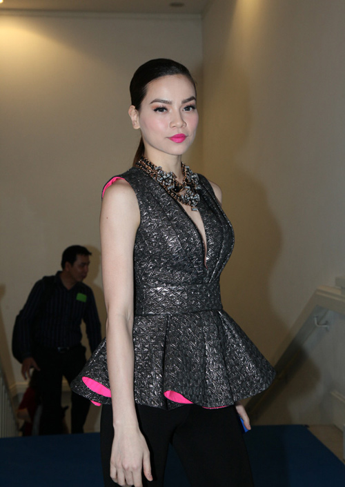 Angela Phương Trinh lái xế hộp 2 tỉ mới tậu dự sự kiện 1