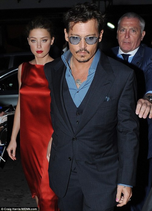 Johnny Depp không cô độc ra mắt phim ‘Kỵ sĩ cô độc’ 1