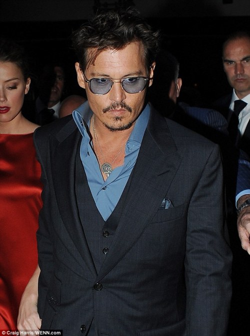 Johnny Depp không cô độc ra mắt phim ‘Kỵ sĩ cô độc’ 4