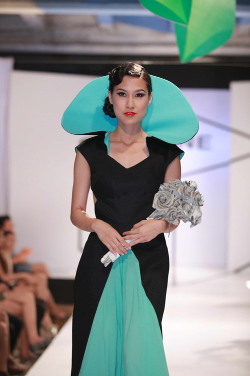 Kathy Uyên ‘cạnh tranh’ sàn catwalk cùng Trúc Diễm, Phương Mai 1