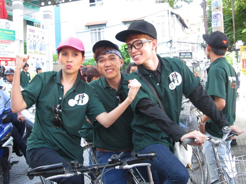 Minh Thư, Lâm Vinh Hải và Quang Đăng tự sướng trước giờ đạp xe 1