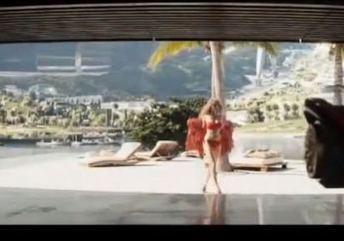 Chân dài Bảo Hòa gợi cảm cùng bikini hồng trong phim của Hollywood 1
