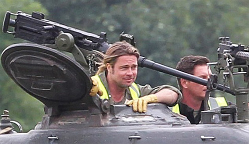 Brad Pitt lóng ngóng lái xe tăng 3